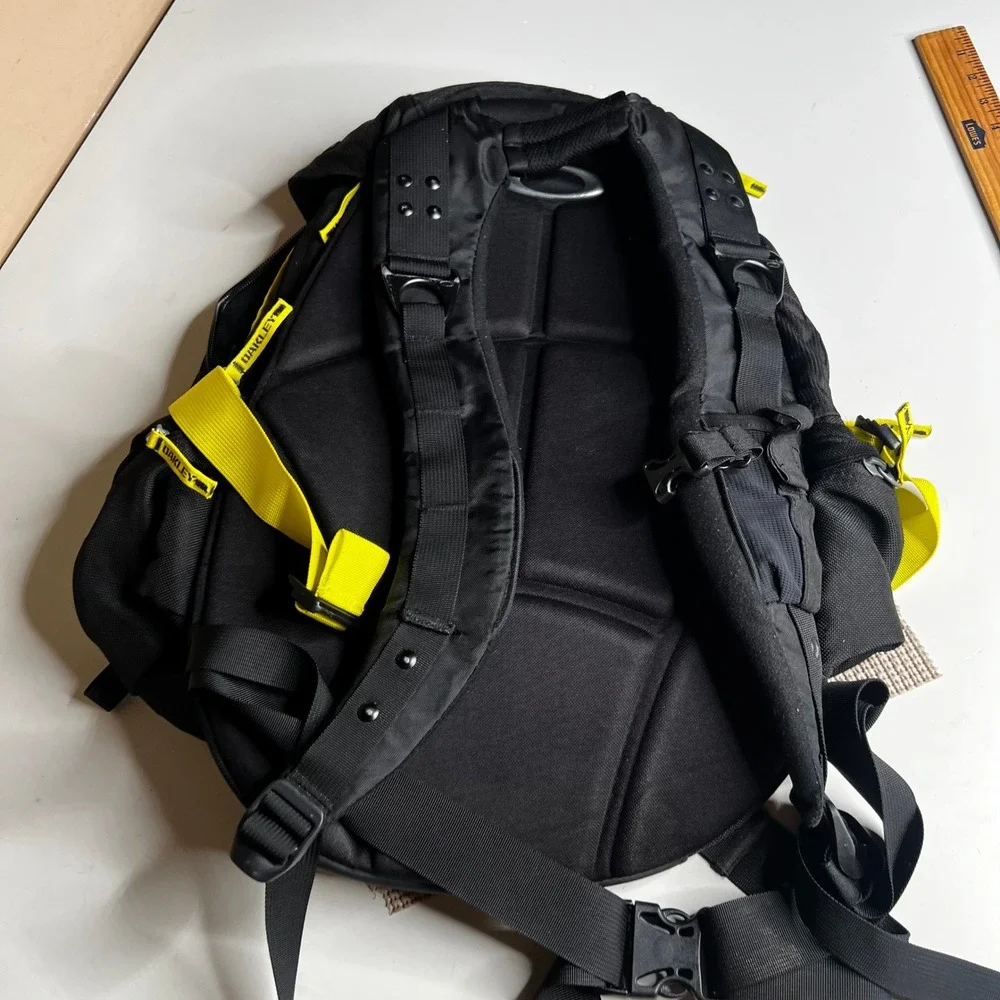 Oakley Kitchen Sink Backpack Black Yellow Laptop Compartment 92060-001